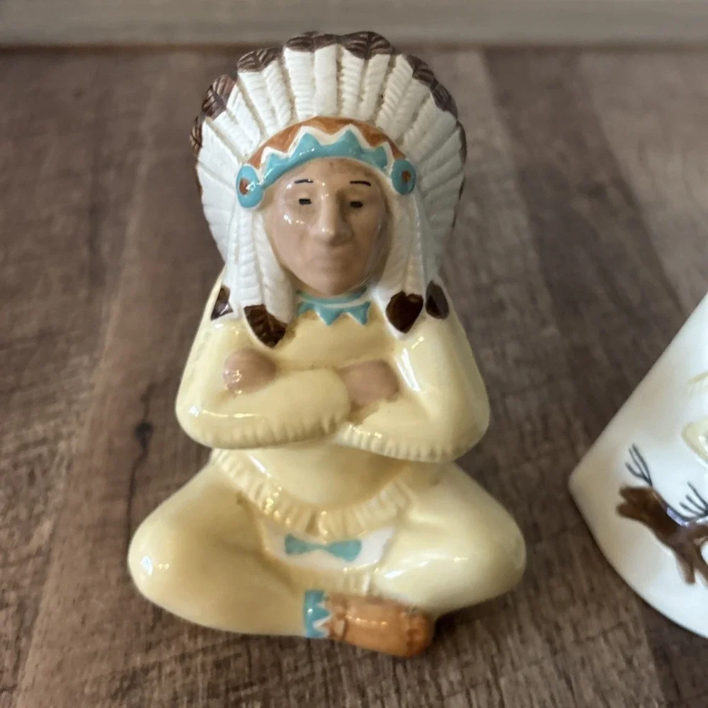Vintage Ceramic NATIVE AMERICA TEE PEE Salt Pepper Shakers Set Cottage Core